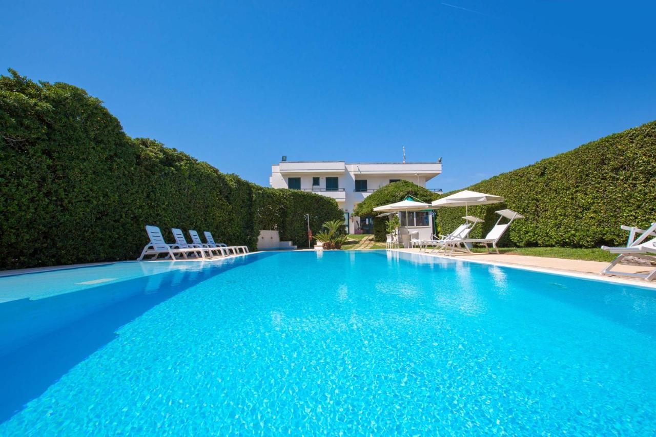 Residence Punta Cassano - In Piscina Sulla Spiaggia Di Sabbia San Foca Ngoại thất bức ảnh